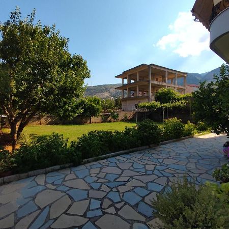 Cheerful 2 Bedroom Villa With Free Parking. Gjirokastra Kültér fotó