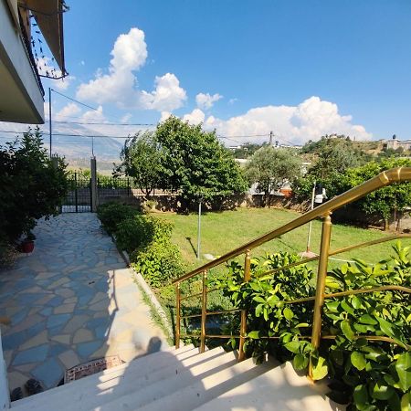 Cheerful 2 Bedroom Villa With Free Parking. Gjirokastra Kültér fotó