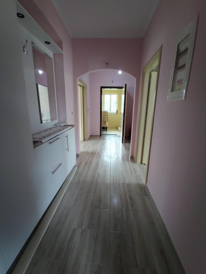 Cheerful 2 Bedroom Villa With Free Parking. Gjirokastra Kültér fotó