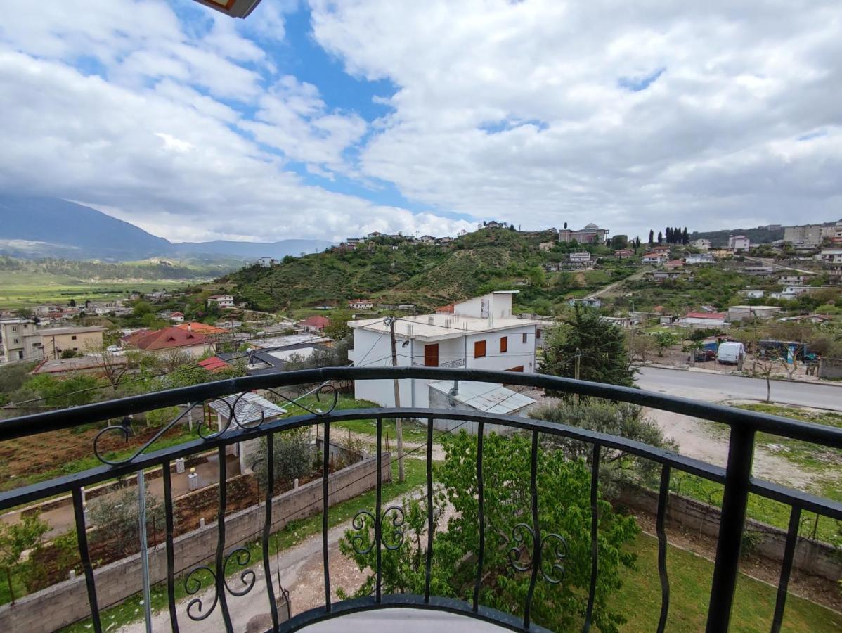 Cheerful 2 Bedroom Villa With Free Parking. Gjirokastra Kültér fotó