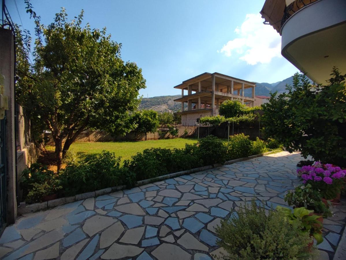 Cheerful 2 Bedroom Villa With Free Parking. Gjirokastra Kültér fotó